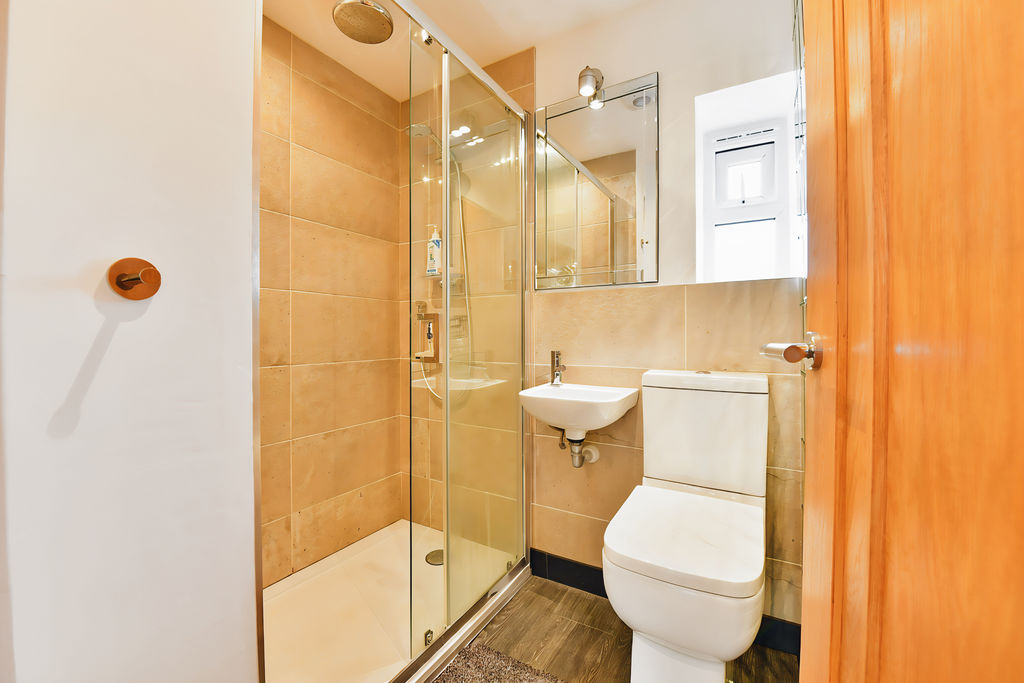 Shower Room / WC- click for photo gallery